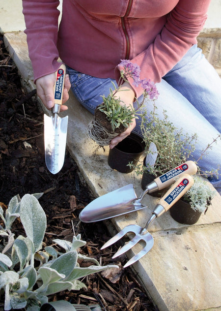 Neverbend Transplanting Trowel - in use