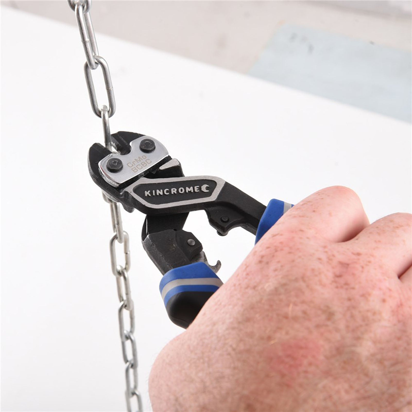 Kincrome Mini Bolt Cutters 200mm (8") - application 2