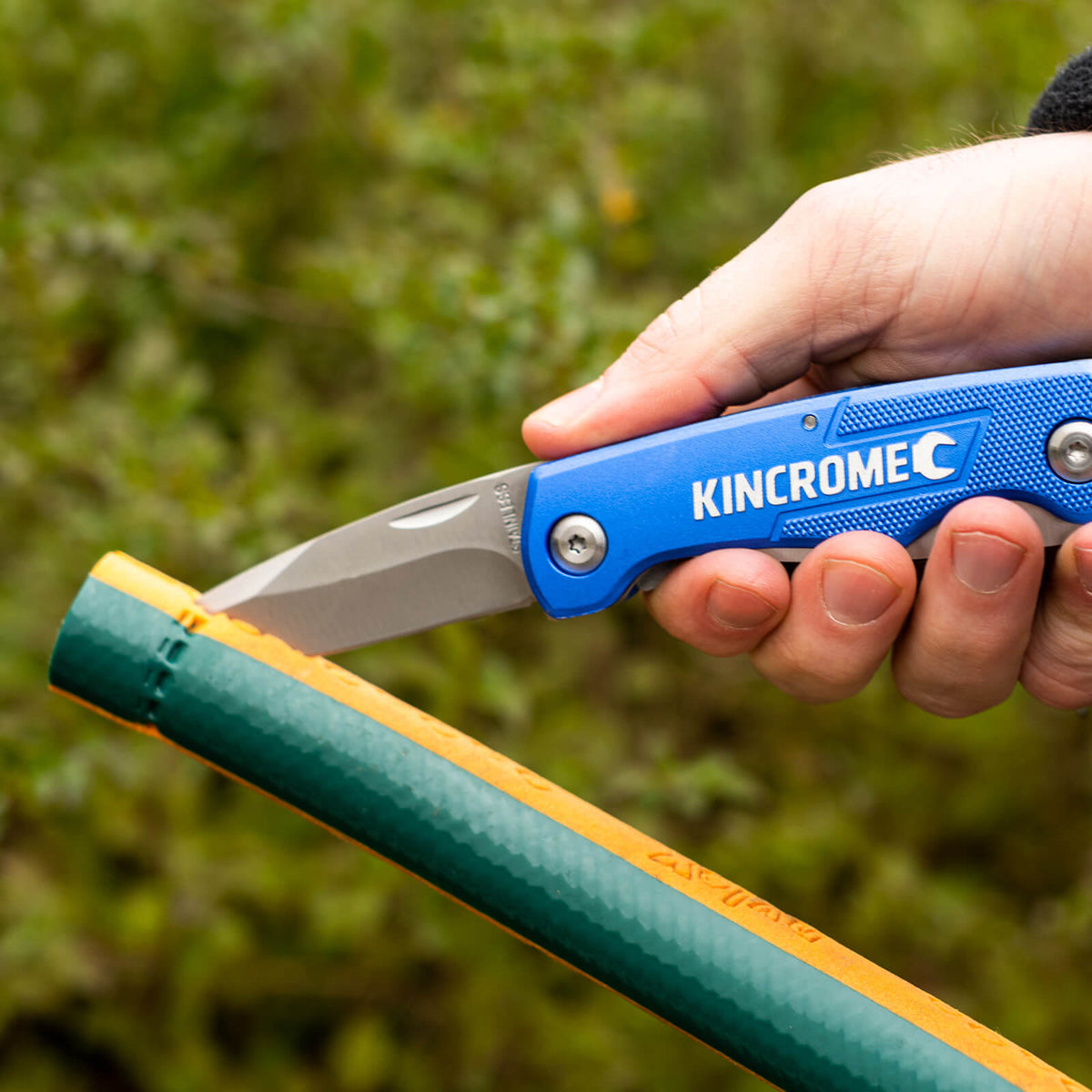 Kincrome Folding Utility Knife Twin Blade - in use