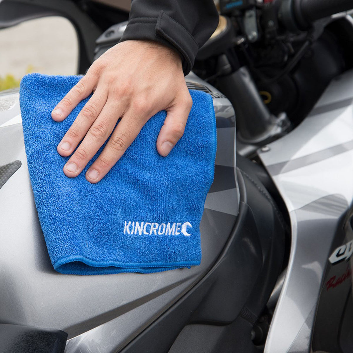 Kincrome Microfibre Cloth application