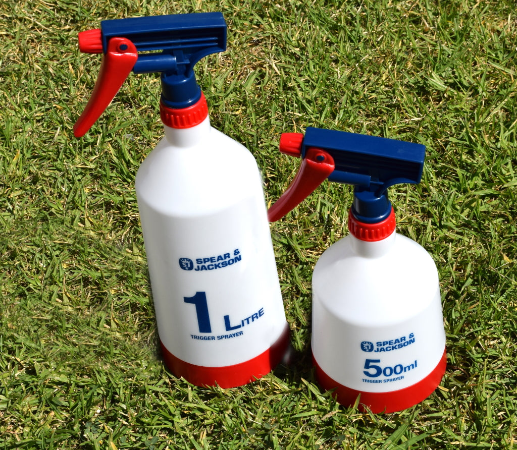 Trigger Sprayer - Action 2